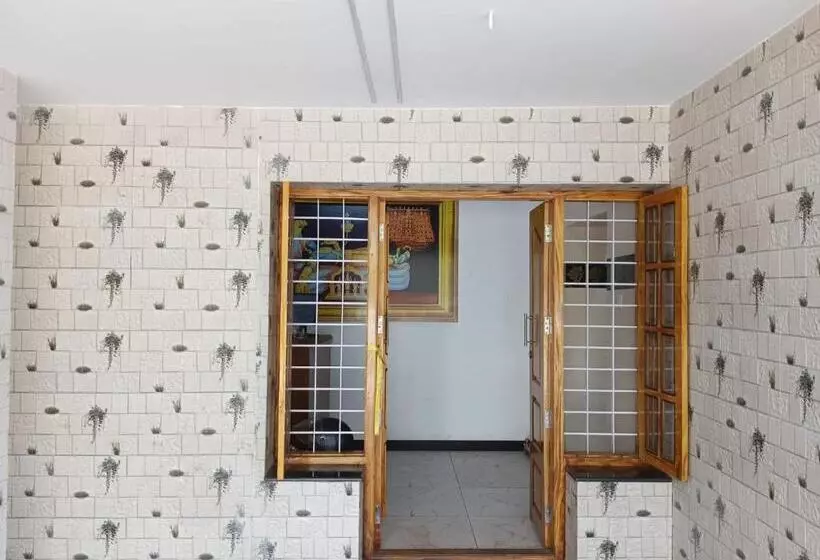 هتل Sri Padmanabha Tourist Home