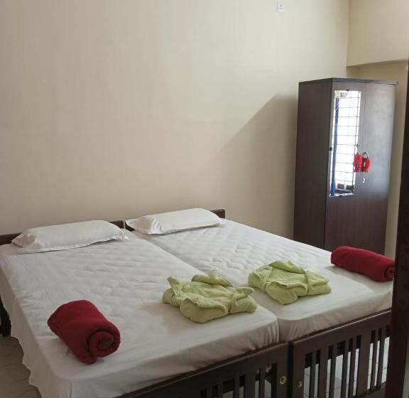 ホテル Sri Padmanabha Tourist Home