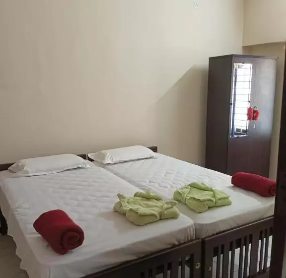 هتل Sri Padmanabha Tourist Home