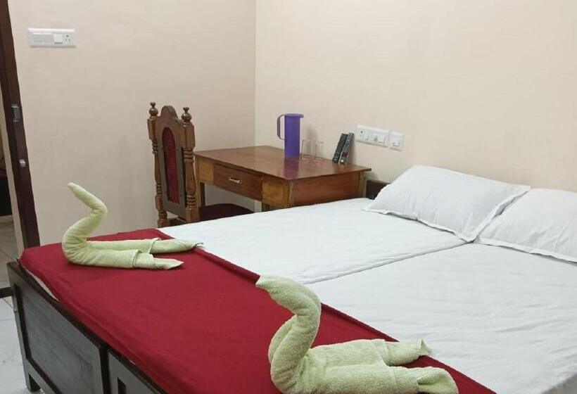 ホテル Sri Padmanabha Tourist Home