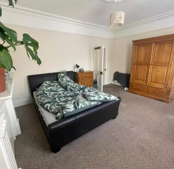 پانسیون House In Antrim Road