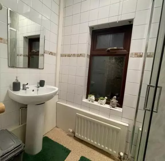 پانسیون House In Antrim Road