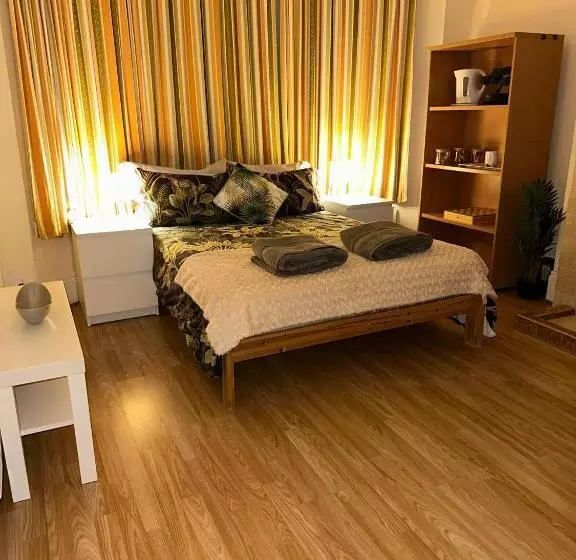 پانسیون House In Antrim Road