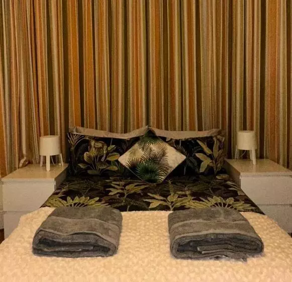 پانسیون House In Antrim Road