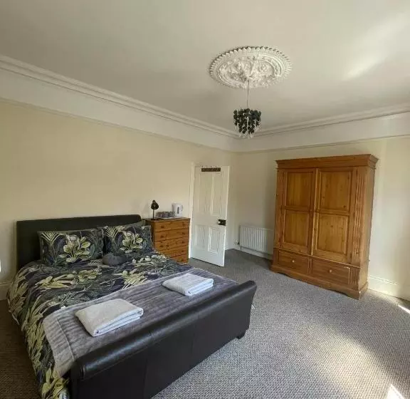 پانسیون House In Antrim Road