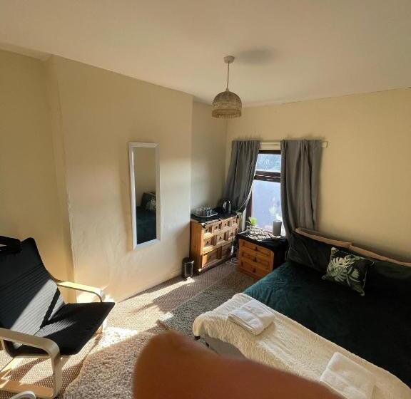 Пансион House In Antrim Road