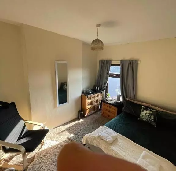 پانسیون House In Antrim Road