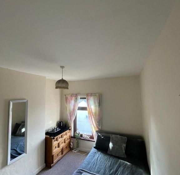 Пансион House In Antrim Road