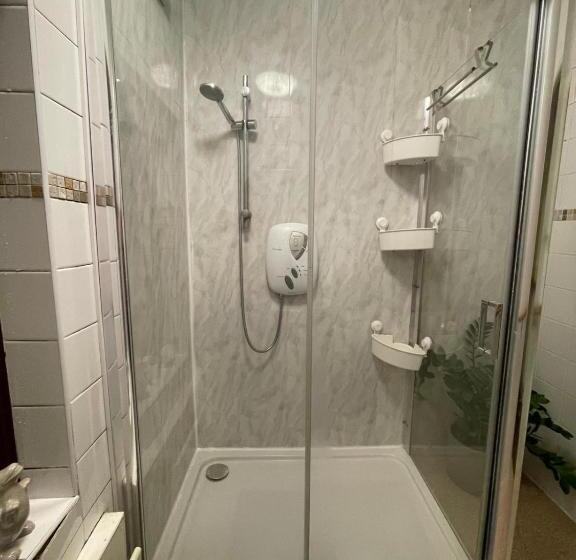 Пансион House In Antrim Road