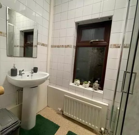 پانسیون House In Antrim Road