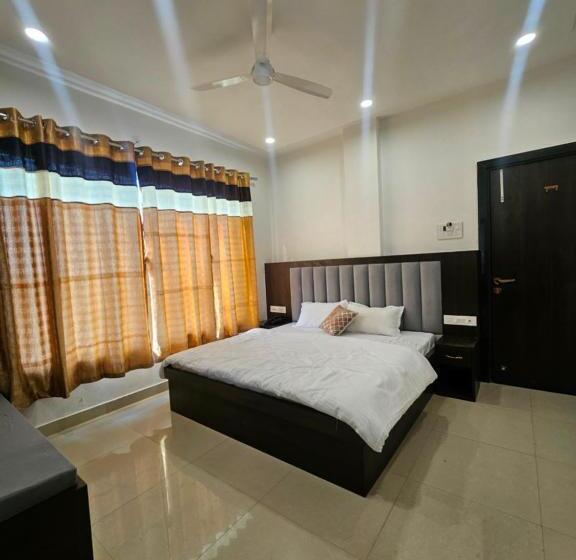 The Pinak Hotel And Restaurant