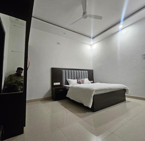 The Pinak Hotel And Restaurant