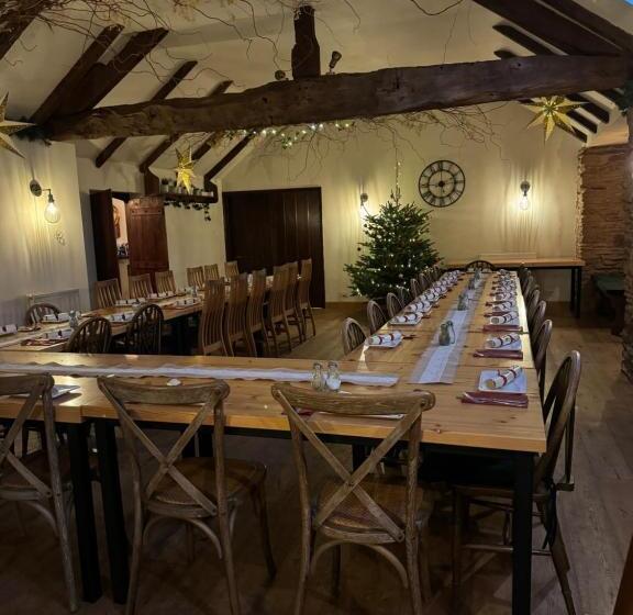 호스텔 Self Check In Rooms At The Three Horseshoes Inn