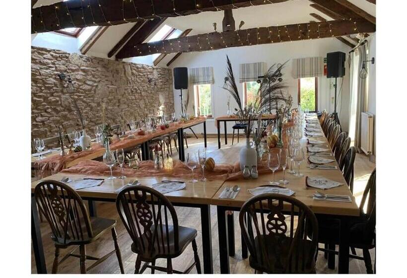 호스텔 Self Check In Rooms At The Three Horseshoes Inn