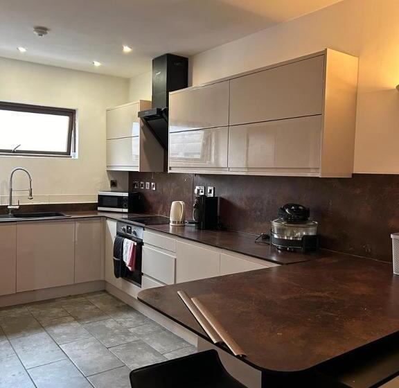 تختخواب و صبحانه 2 And 3 Advent Way