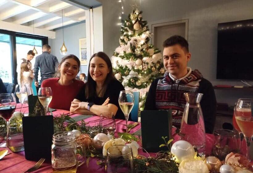 تختخواب و صبحانه Lazy Olives