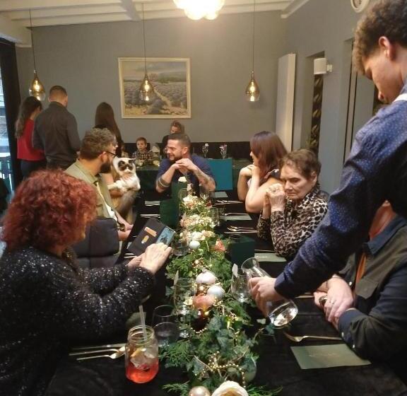 تختخواب و صبحانه Lazy Olives