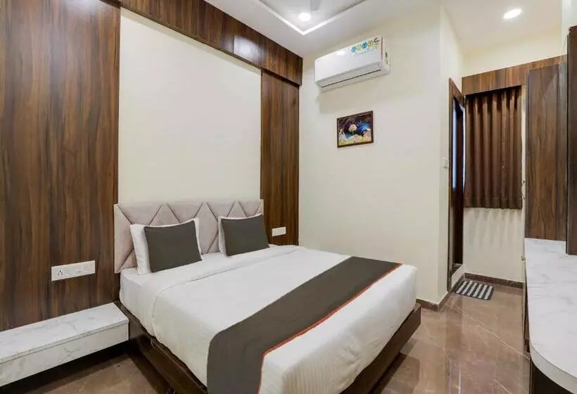 Collection O Hotel Rooms