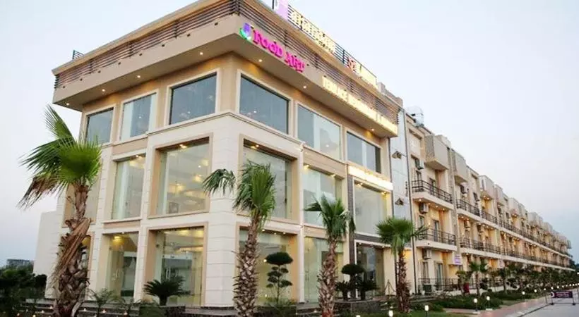 Hotelli Pearl Suites At Omaxe Eternity