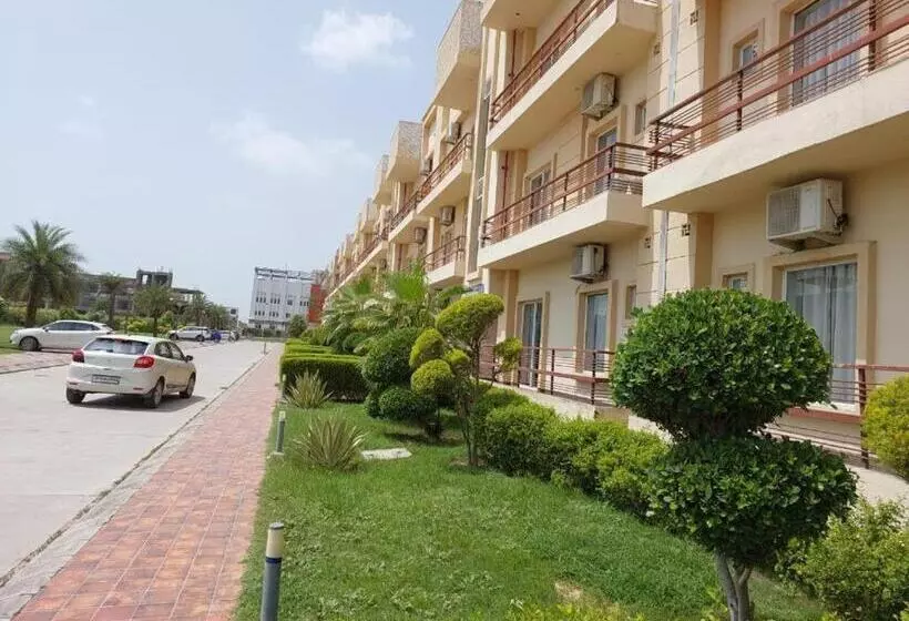 Hotelli Pearl Suites At Omaxe Eternity