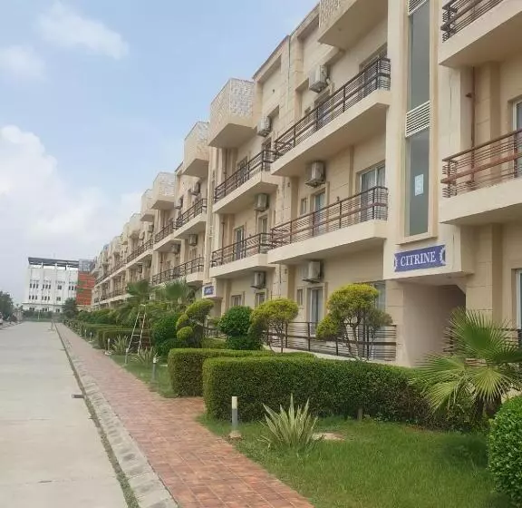 Hotelli Pearl Suites At Omaxe Eternity