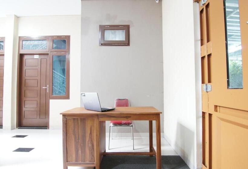 Отель Spot On 93428 Pinus Jaya Syariah