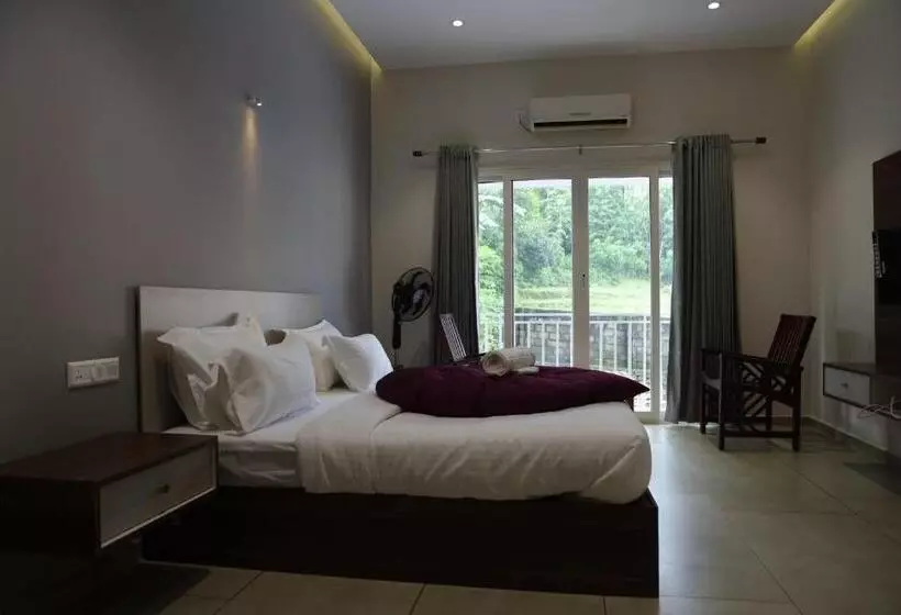 ホテル Stayberries Hornbill Villa Athirappilly