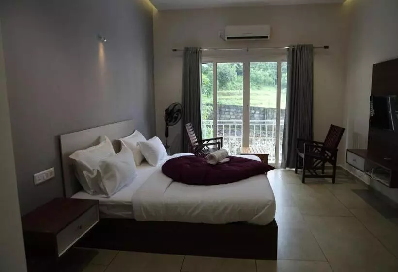ホテル Stayberries Hornbill Villa Athirappilly