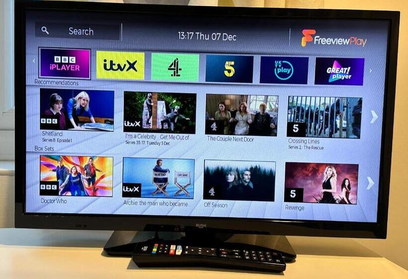 Lovely Town House Room 3