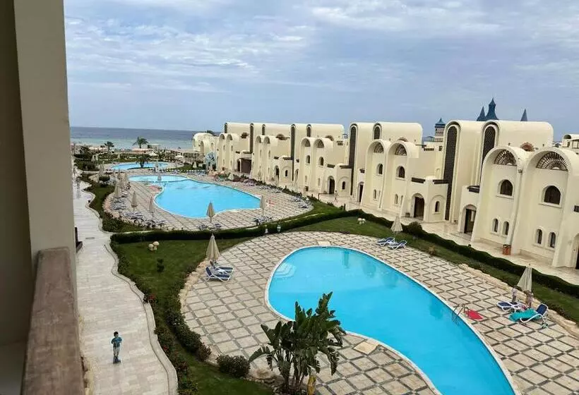 Luxury Beachfront Studio  Foreign Nationals Only