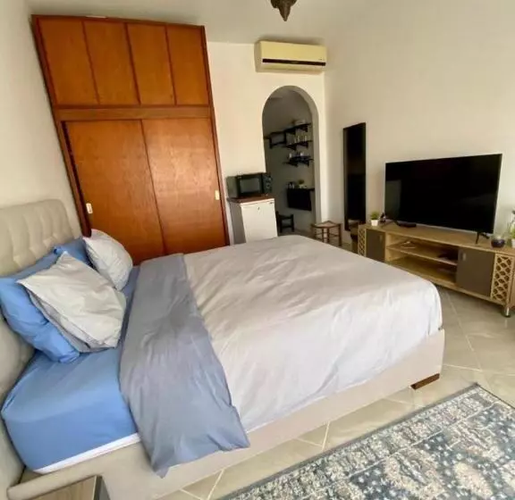 Luxury Beachfront Studio  Foreign Nationals Only