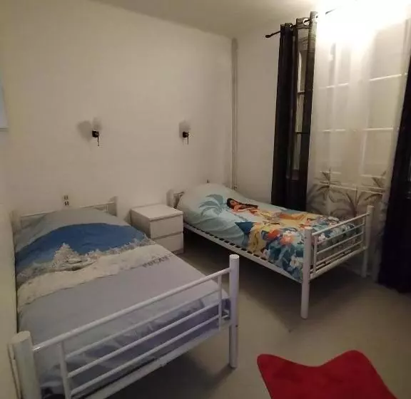 ペンション Chambre Privée Cousine Commune