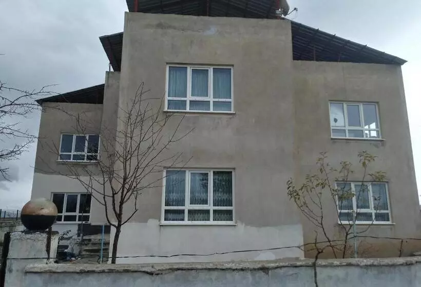 ペンション Enesin Evi