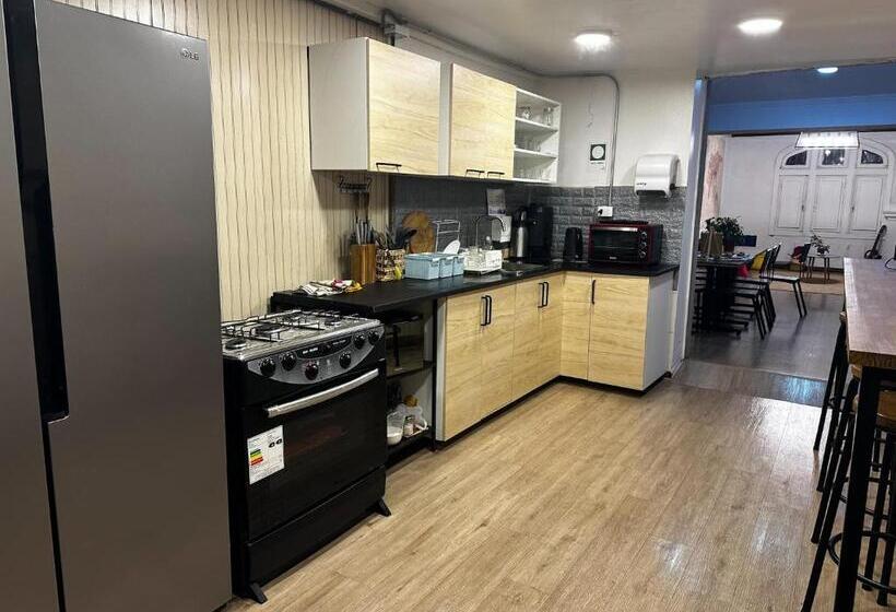 پانسیون Enjoy Hostel