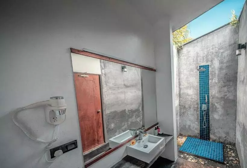 پانسیون Madi Giri Guest House