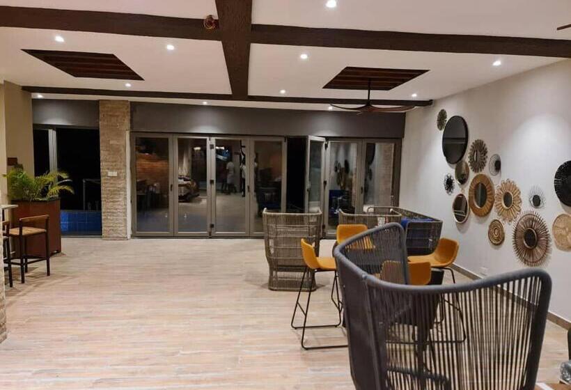 Serenity Terraces Beach, Hotel Kokrobite