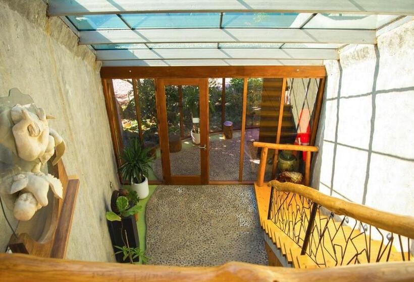 تختخواب و صبحانه Celestial Inn