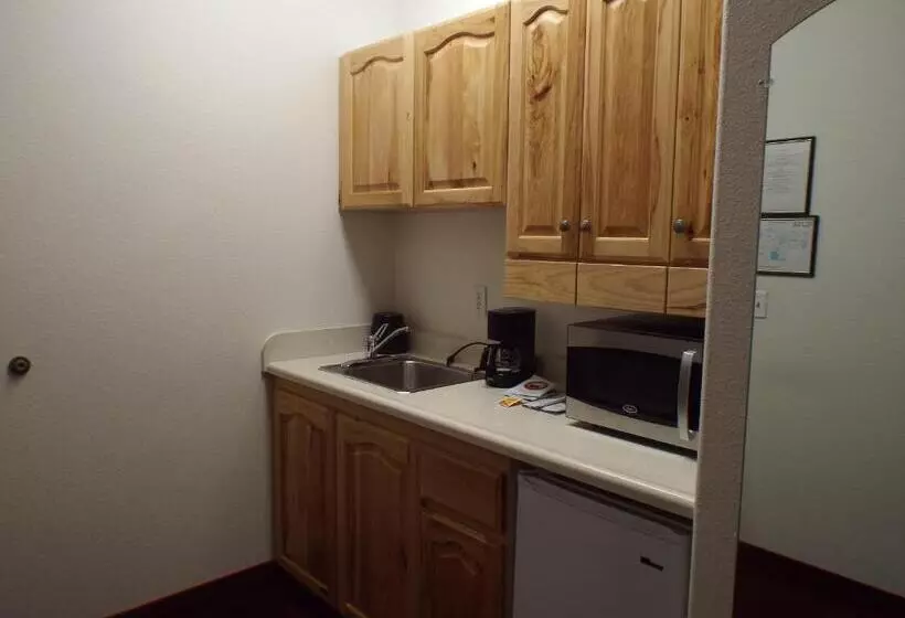 هتل Greenwood Village Inn & Suites