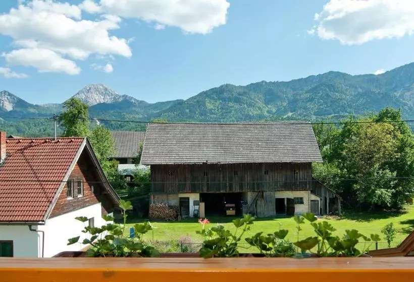 ホテル Gästehaus Lutschounig
