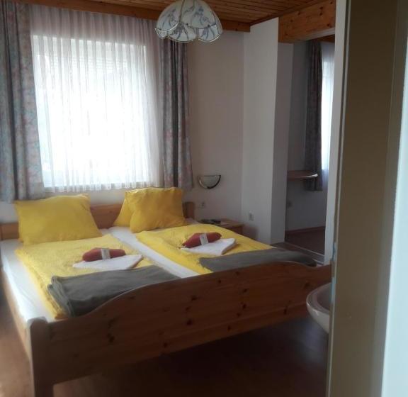 ホテル Gästehaus Lutschounig