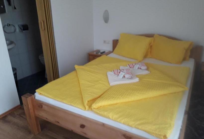 호텔 Gästehaus Lutschounig