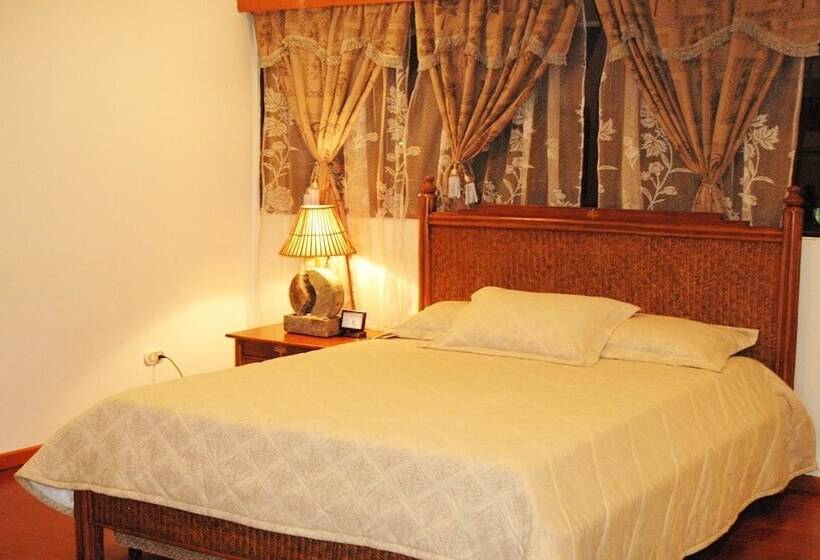 Hotel Oasis Bluefields