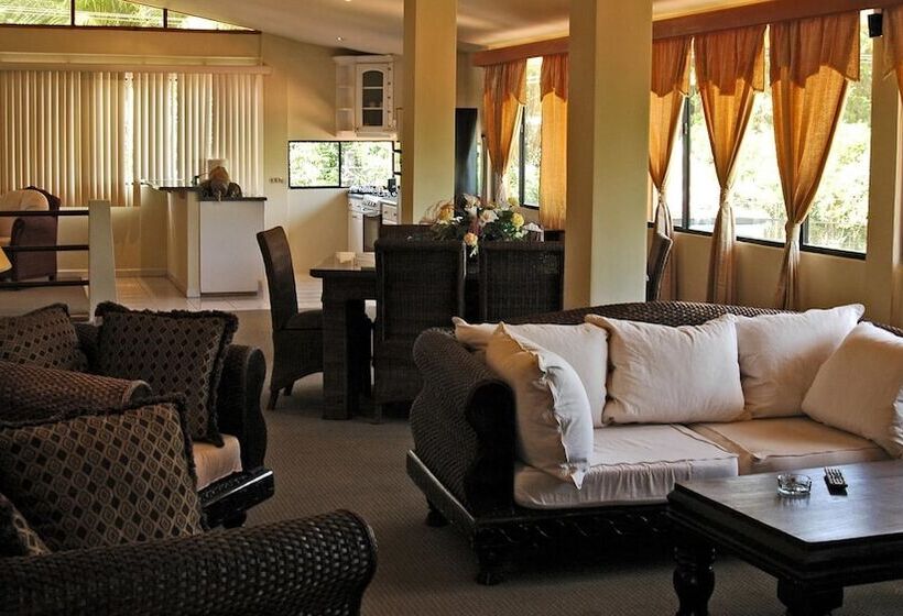 Hotel Oasis Bluefields