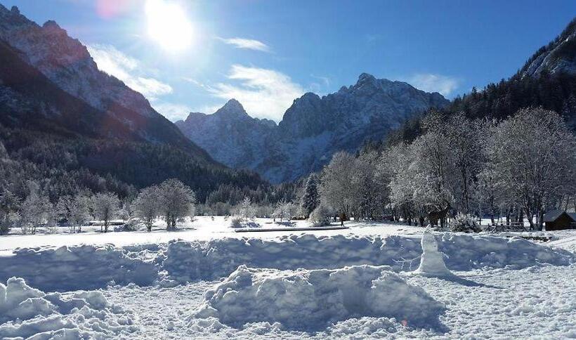 Hotel Rooms Barovc By The Lake Jasna