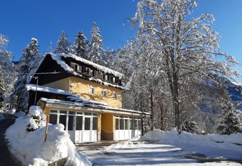 Hotel Rooms Barovc By The Lake Jasna
