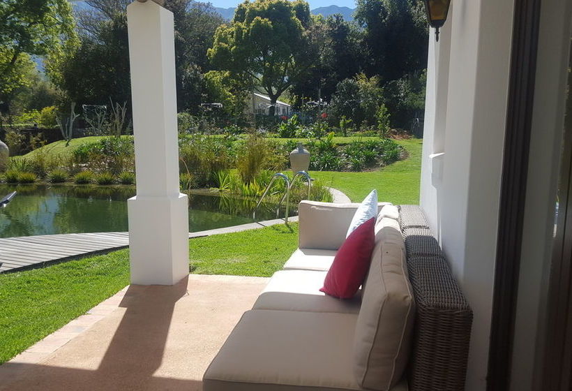 فندق The Hideaway