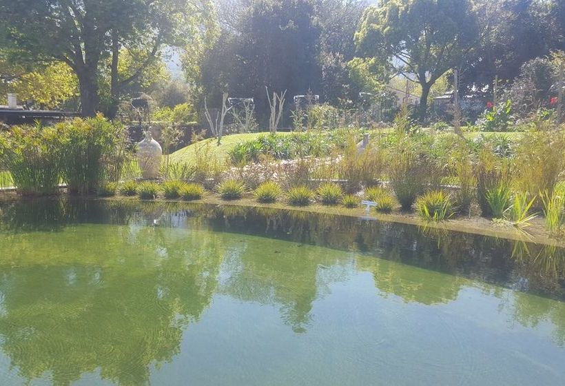 فندق The Hideaway