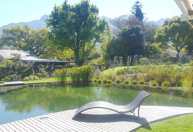 فندق The Hideaway