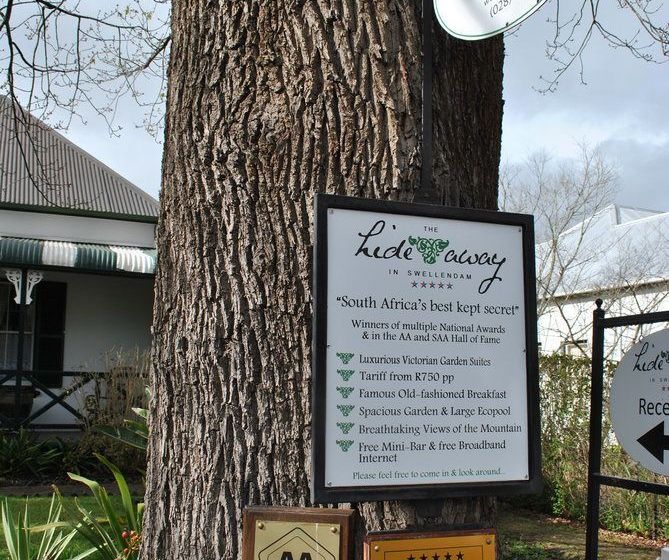 فندق The Hideaway