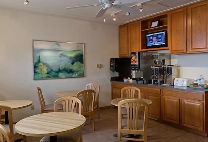 Hotelli The Shoreline Inn